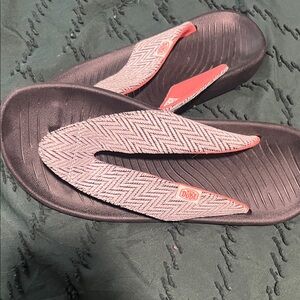Hey Dude Women's Black and Pink Flip Flops